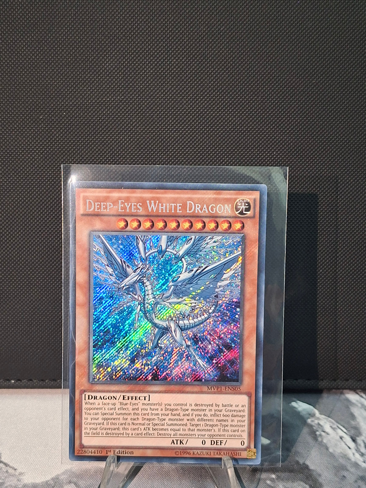 Deep-Eyes White Dragon front view