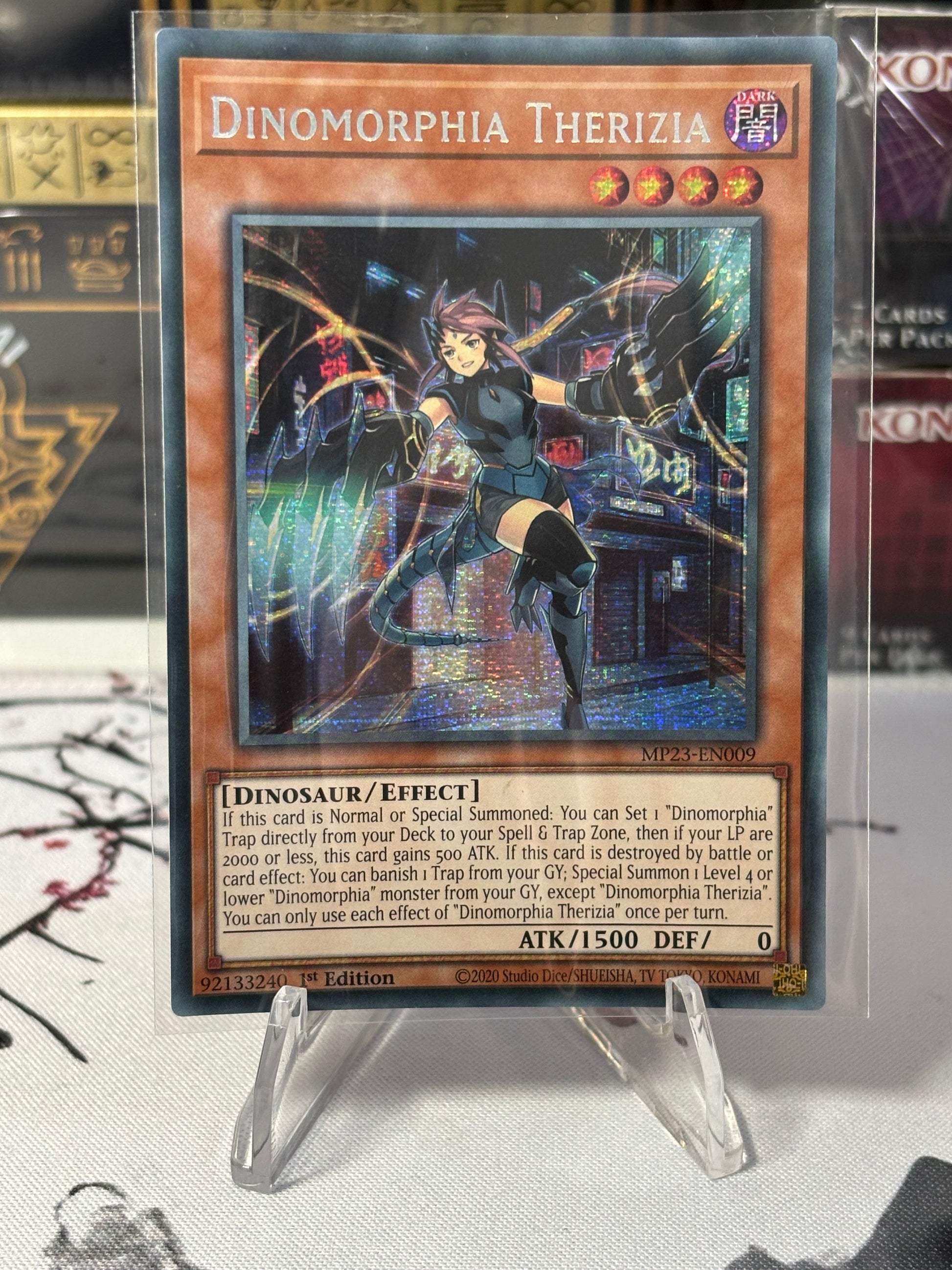 Dinomorphia Therizia front view